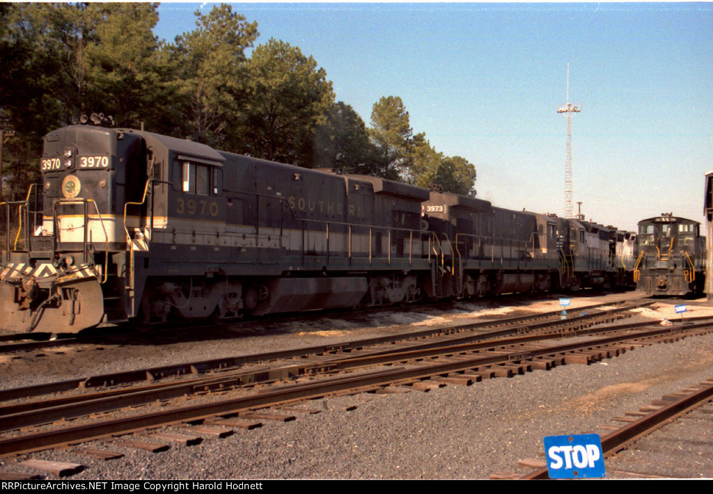 SOU 3970 and others outside the engine house in Glenwood Yard